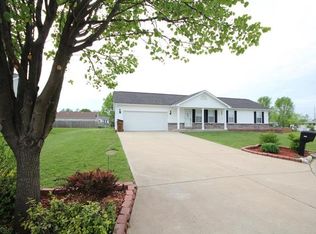 345 Derek Dr, Hawk Point, MO 63349