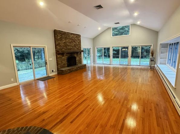 102 W Saddle River Rd