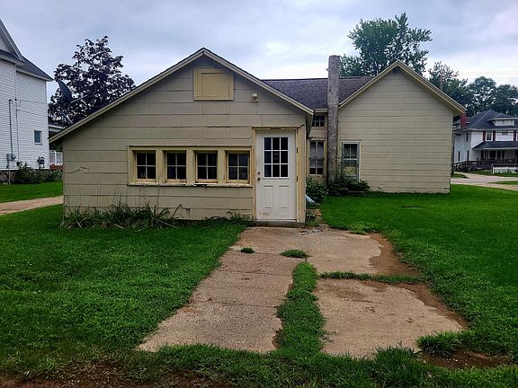 3rd image of 204 W Delaware St