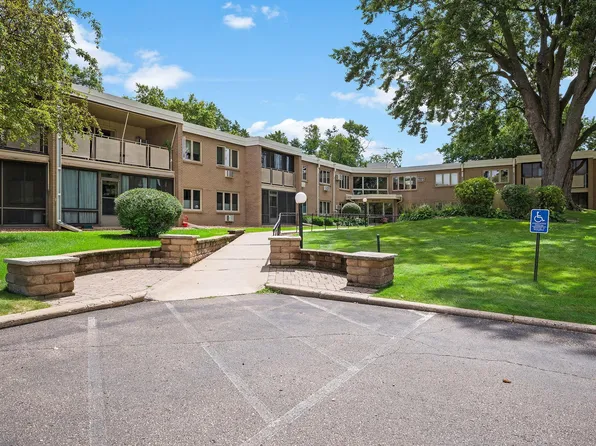 4380 Brookside Ct APT 205, Edina, MN 55436