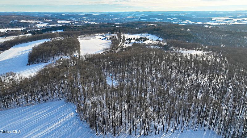 4th image of 3095 Johnny Cake Hill Road