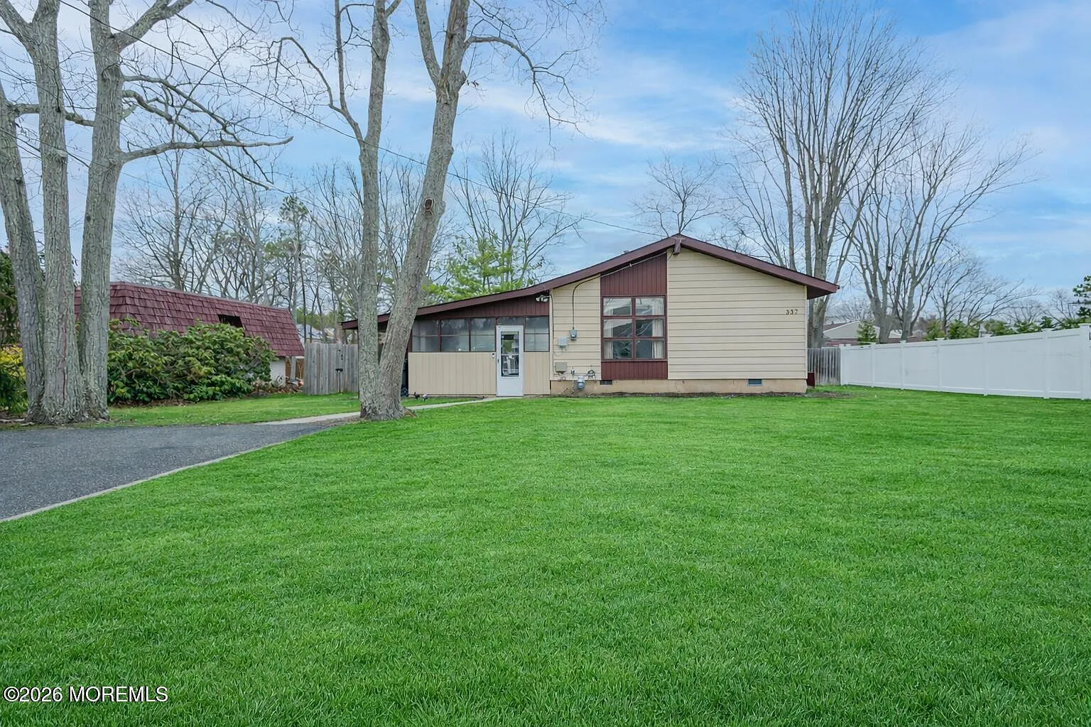 337 Crystal Drive photo 1