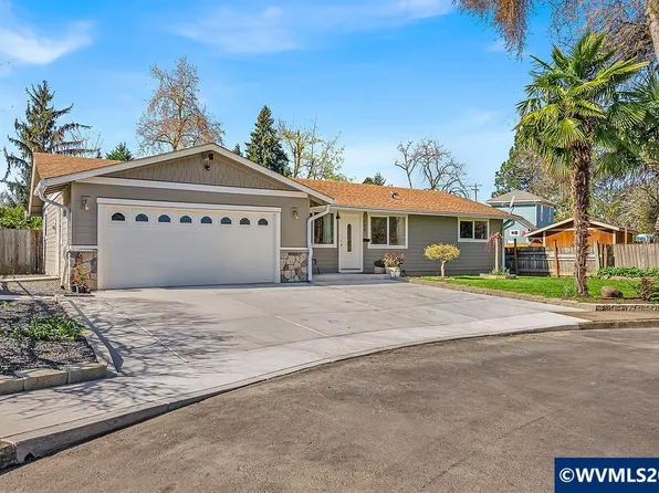 180 Woodcrest Ct, Woodburn, OR 97071