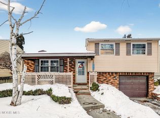 1945 Grimes Golden Dr, Toledo, OH 43611