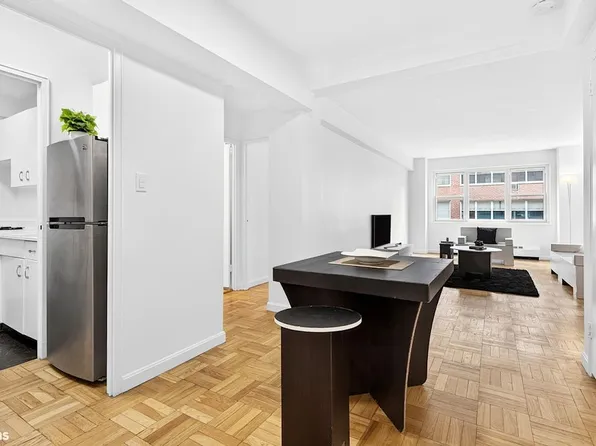 315 E 69th St APT 6L, New York, NY 10021