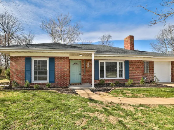 18 Lantana Dr, Saint Louis, MO 63123