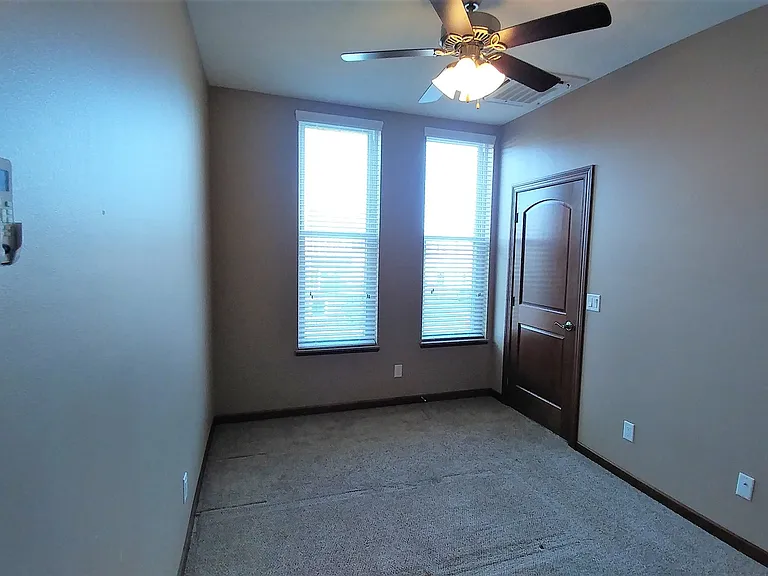 105 S Brown St — Photo 6