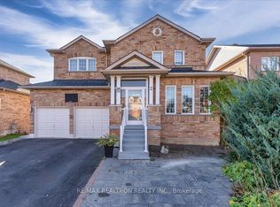 129 Flagstone Way, Newmarket, ON L3X 2Z8
