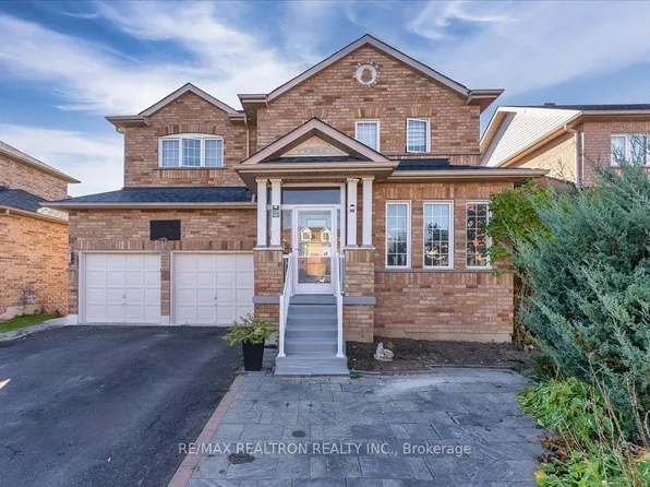 129 Flagstone Way, Newmarket, ON L3X 2Z8