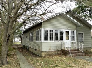 212 N 10th St, Herrin, IL 62948