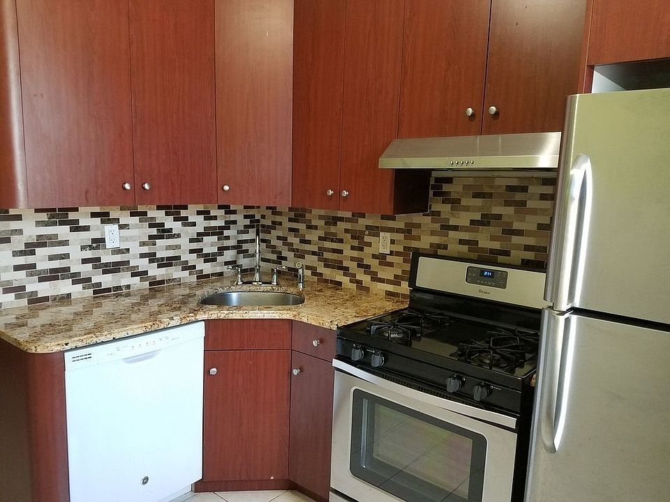 1st image of 487 McDonald Ave #3