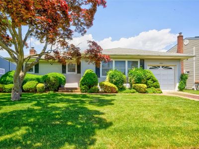 2121 Saddle Path, Seaford, NY, 11783