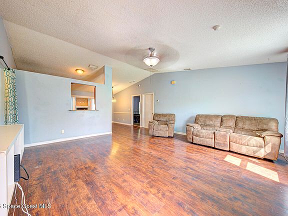3rd image of 1090 Castile Rd SE