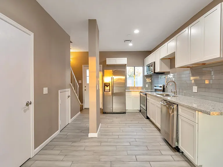 1600 N Saba St #164 — Photo 8