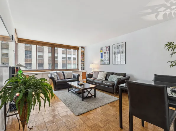 235 East 40th Street 9F image 2 of 19