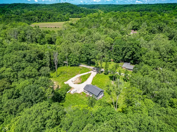 41 N Wolfcreek Rd, Columbus, IN 47201