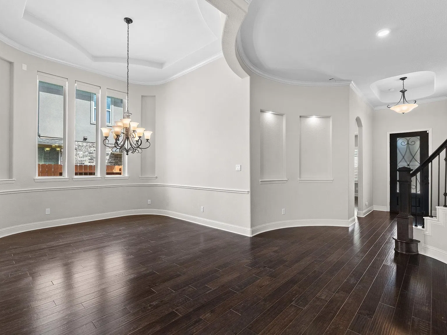 4 bed, 4.0 bath, 3584 sqft, $3,800 — Photo 3