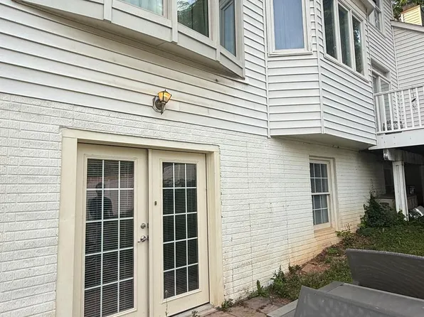 10169 Palmer Dr, Oakton, VA 22124