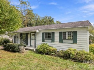 648 Crystal Dr, Hendersonville, NC 28791