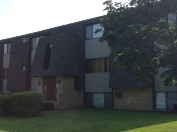 1500 Pioneer Rd, Crest Hill, IL 60403