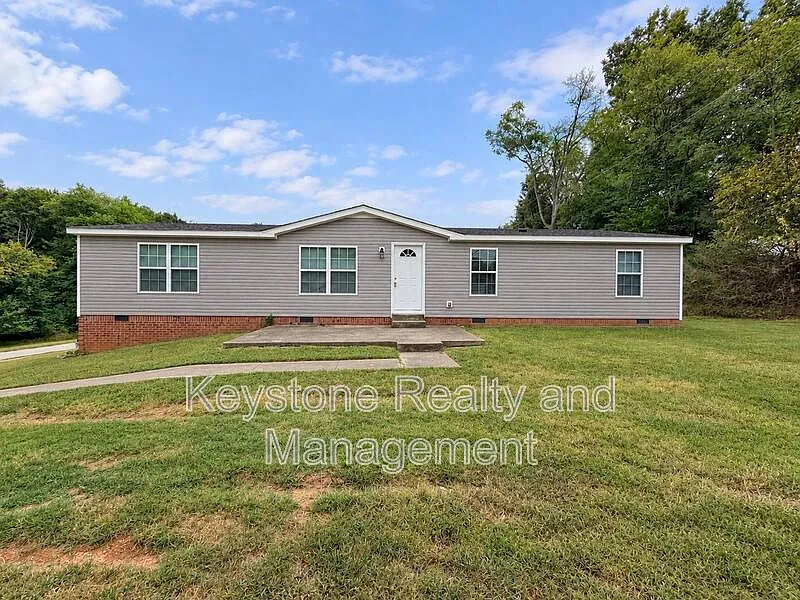 3 bed, 2.0 bath, 1440 sqft, $1,500 — Photo 1
