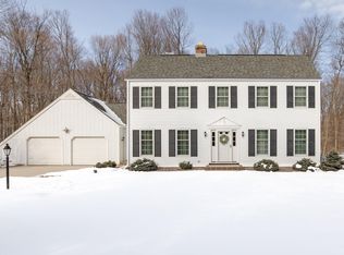 6220 Shamrock Ln, Hartford, WI 53027