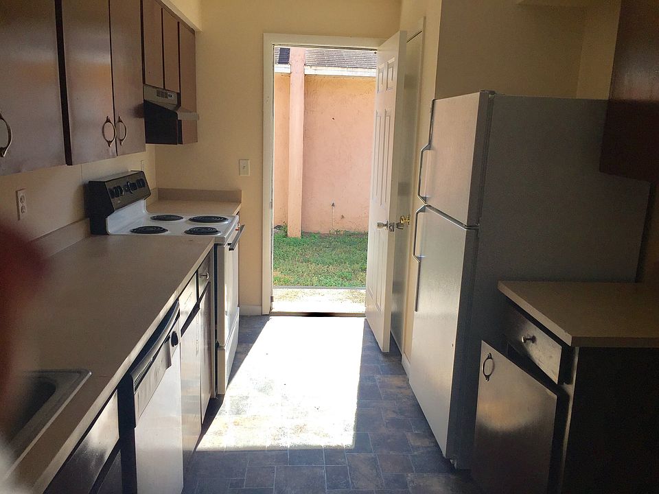 2nd image of 213 Lakeside Hills Loop