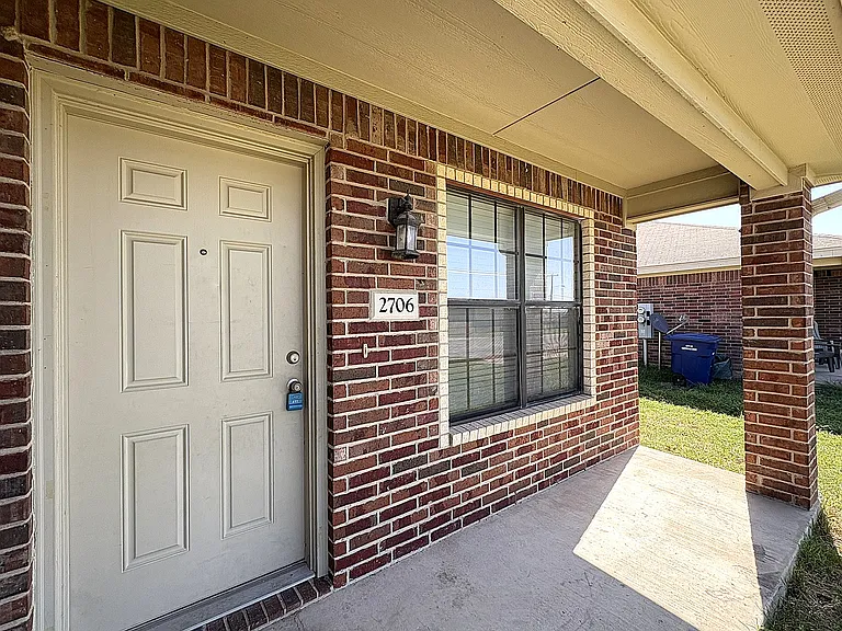 2706 Ashley Dr — Photo 3
