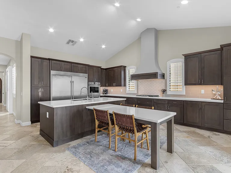 W Coronado Rd — Photo 18