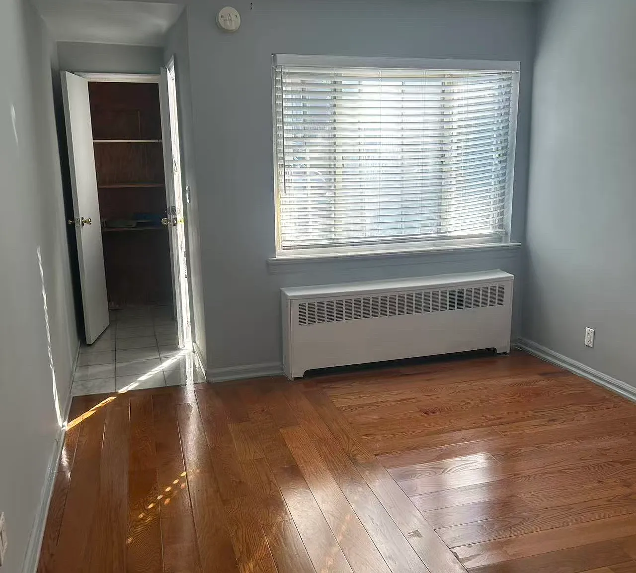 2 bed, 800 sqft, $2,400 — Photo 2