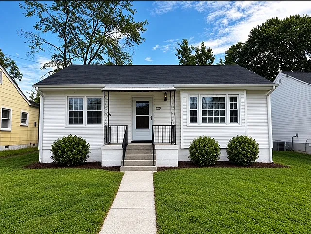 3 bed, 1089 sqft, $1,850 — Photo 1