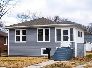 120 E 1st St, Roxana, IL 62084