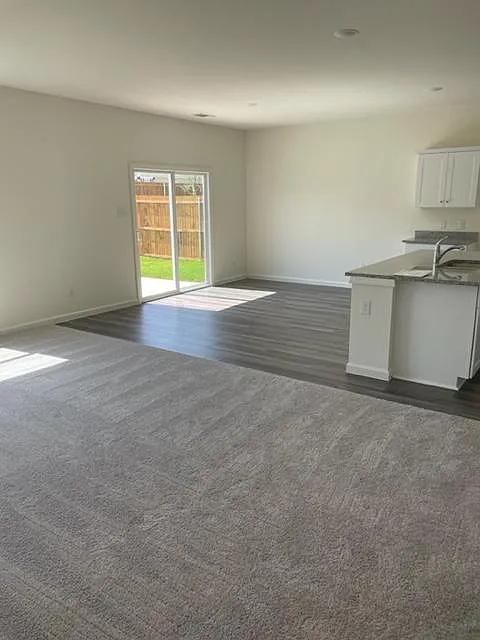 4 bed, 2260 sqft, $2,150 — Photo 3