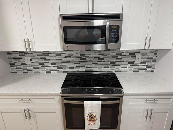 4th image of 2251 SE Holland Street