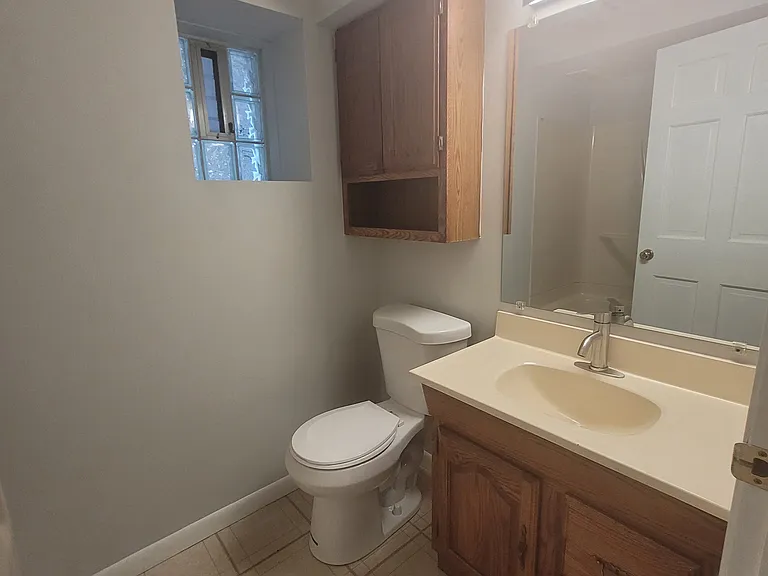 1221 W Melrose St — Photo 6