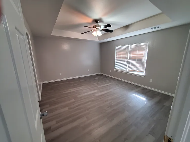 205 NE Angus St — Photo 4