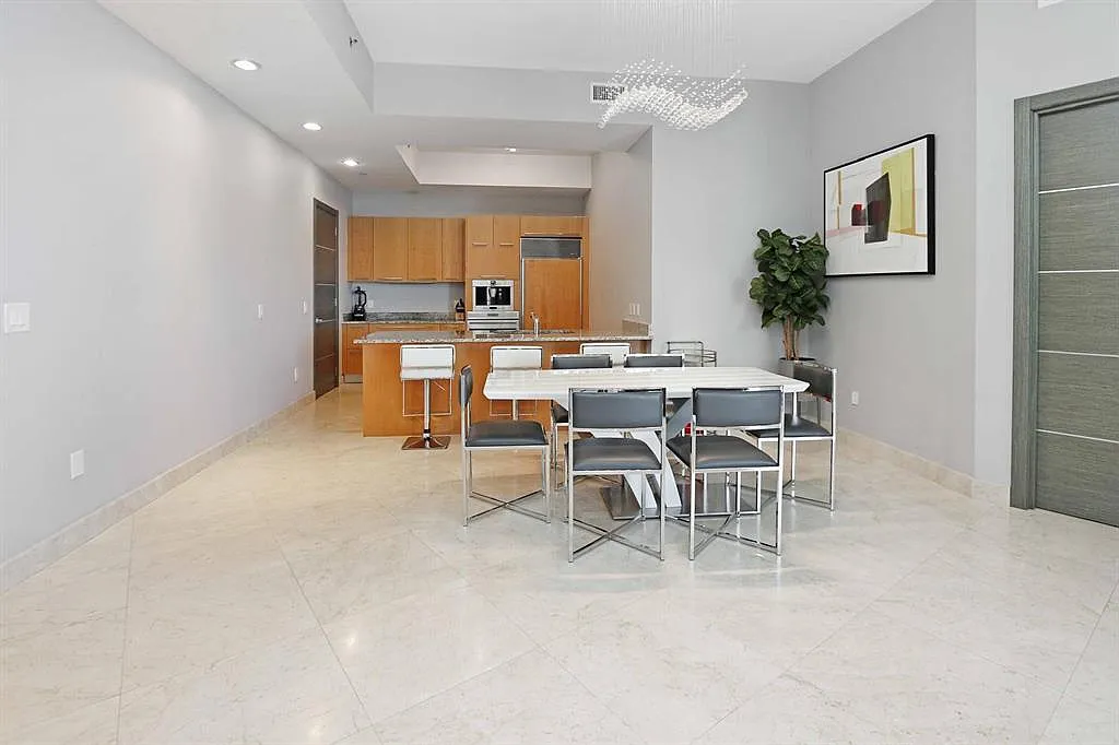 15901 Collins Ave — Photo 2