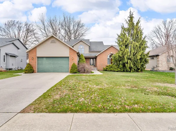 3794 Cedar Ridge Dr, Fort Gratiot, MI 48059