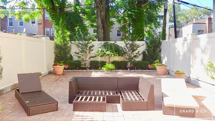 Rented by Grand & Co. | media 31