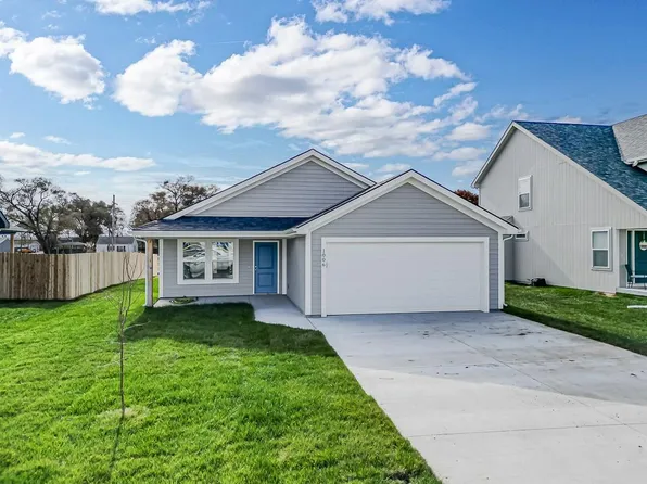 1006 2nd St, Perry, KS 66073