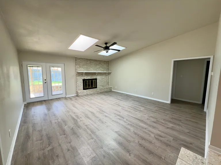 113 Shady Oak Dr — Photo 3