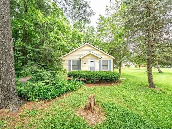 2313 Weymouth Rd, Hinckley, OH 44233