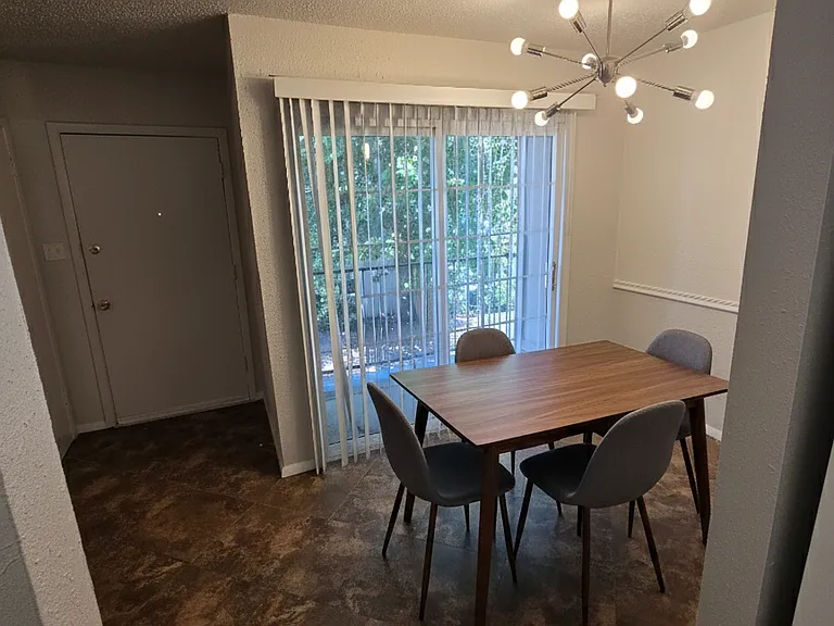 Briar Glen Apartments — Photo 8
