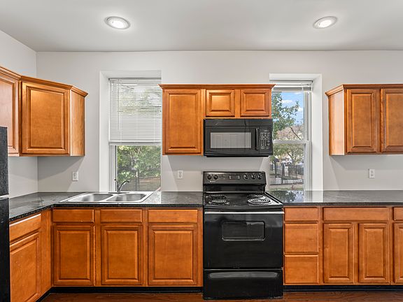 4th image of 70 Morris St APT 1W