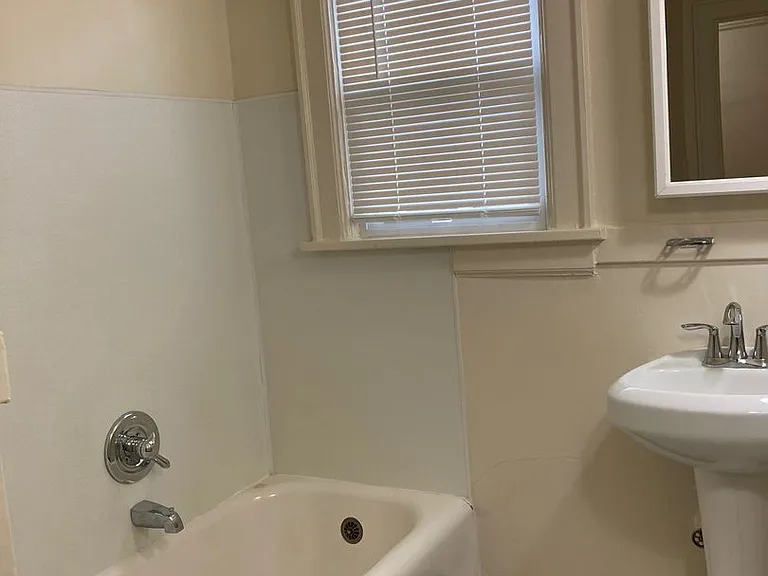 Burgess Apartments — Photo 8