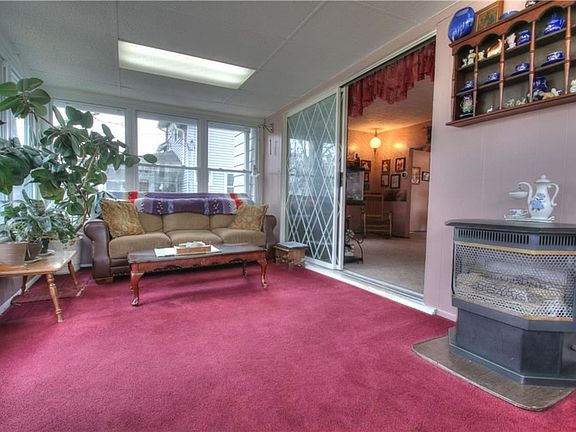 4th image of 2568 Maple Dr