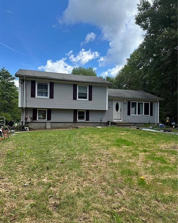 1st image of 330 Maureen Cir