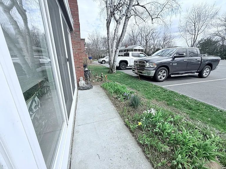 32 Park Avenue Ct #18 — Photo 2