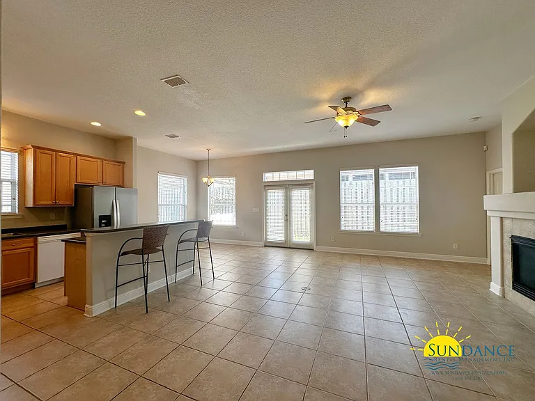 1533 Venice Ave — Photo 4