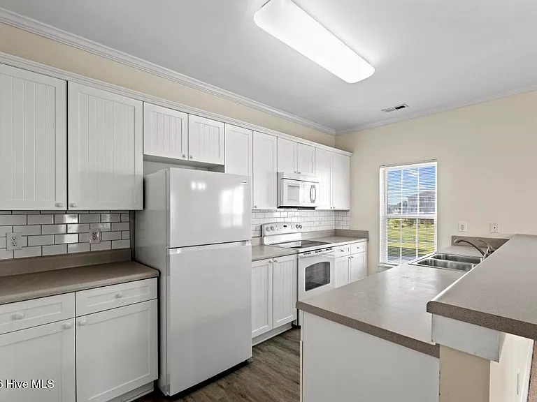 220 Twin Oaks Dr #A — Photo 10